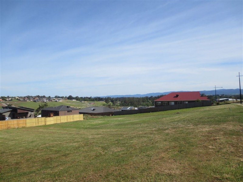 102 Jackson Drive, Drouin VIC 3818