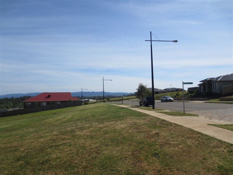 102 Jackson Drive, Drouin VIC 3818