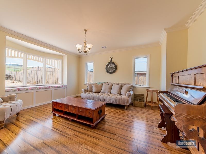 15 Samuel Drive, Drouin VIC 3818