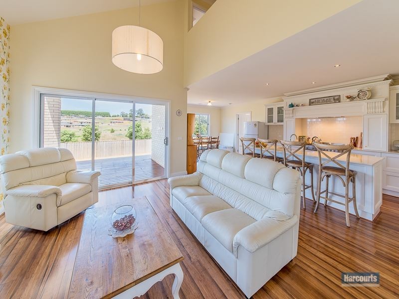 15 Samuel Drive, Drouin VIC 3818