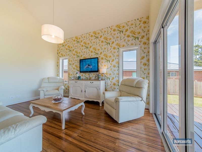 15 Samuel Drive, Drouin VIC 3818