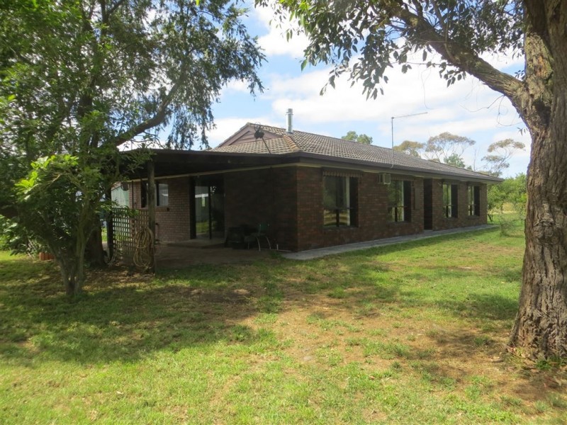 735 Bunyip Modella Road, Iona VIC 3815