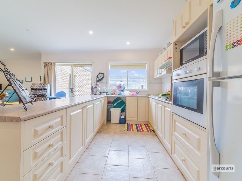 15 Davey Drive, Drouin VIC 3818