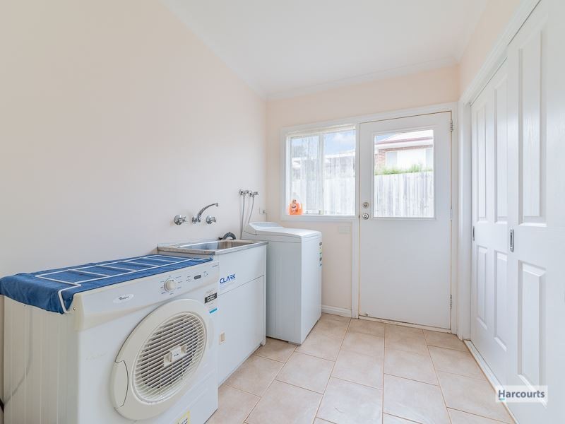 15 Davey Drive, Drouin VIC 3818