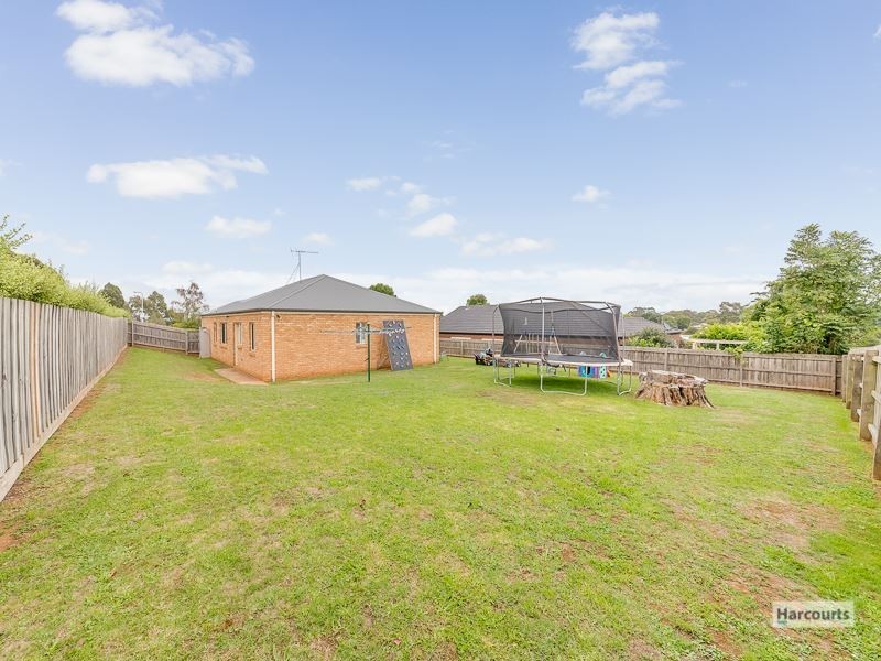 15 Davey Drive, Drouin VIC 3818