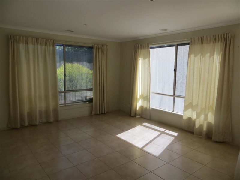 3 Rivendale Crescent, Drouin VIC 3818