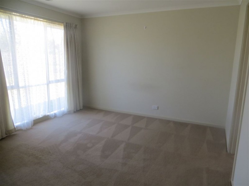 3 Rivendale Crescent, Drouin VIC 3818