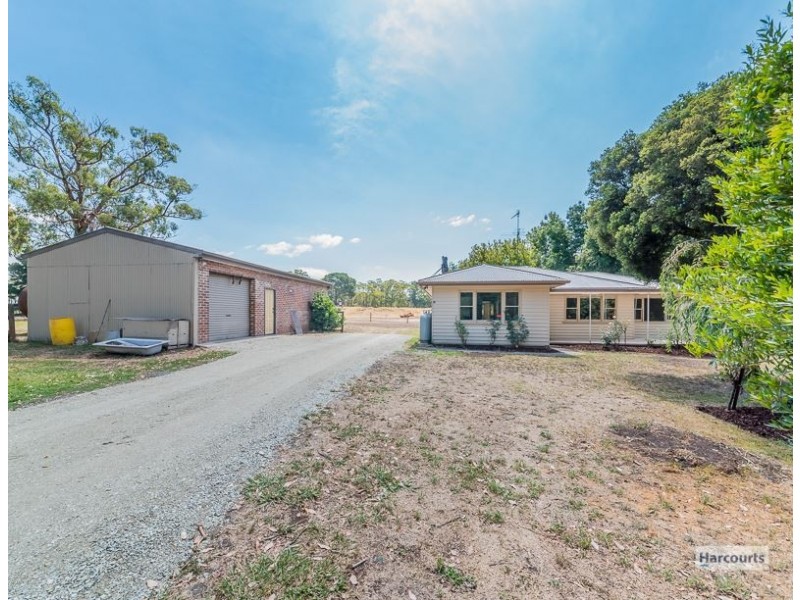 11 Lye Dixon Road, Drouin South VIC 3818