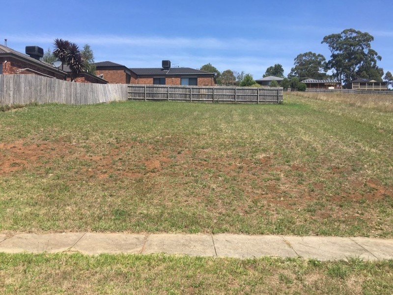 2 Orchard Court, Drouin VIC 3818