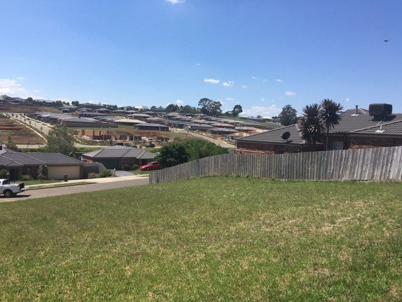 2 Orchard Court, Drouin VIC 3818