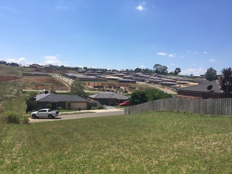 2 Orchard Court, Drouin VIC 3818