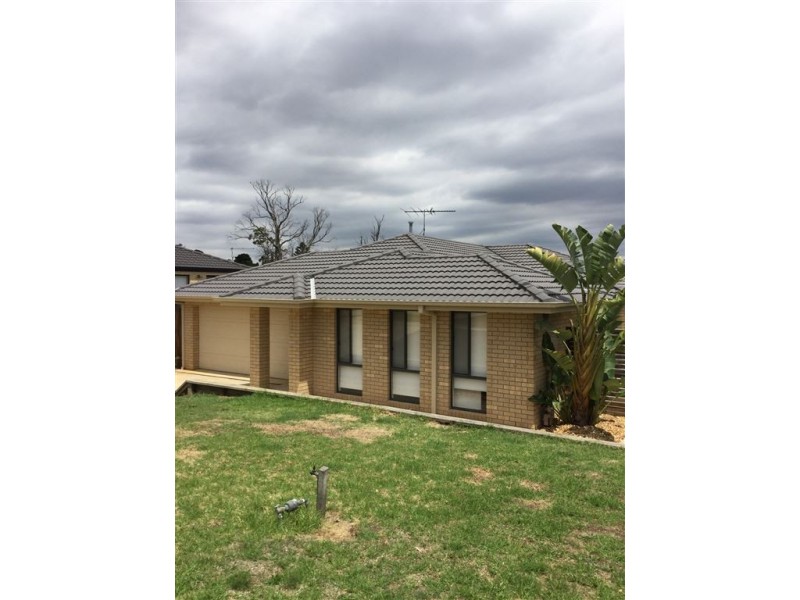 5 Whitegum Court, Drouin VIC 3818