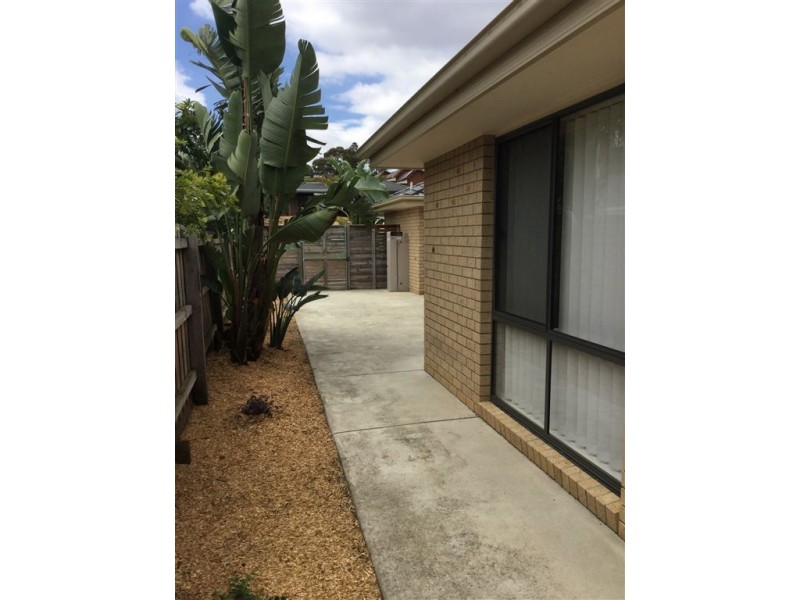 5 Whitegum Court, Drouin VIC 3818