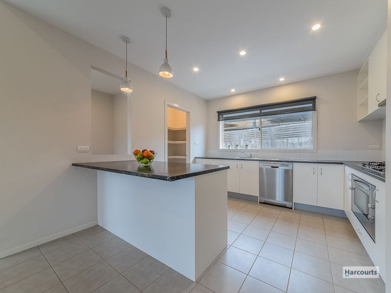 24 Harmon Drive, Drouin VIC 3818