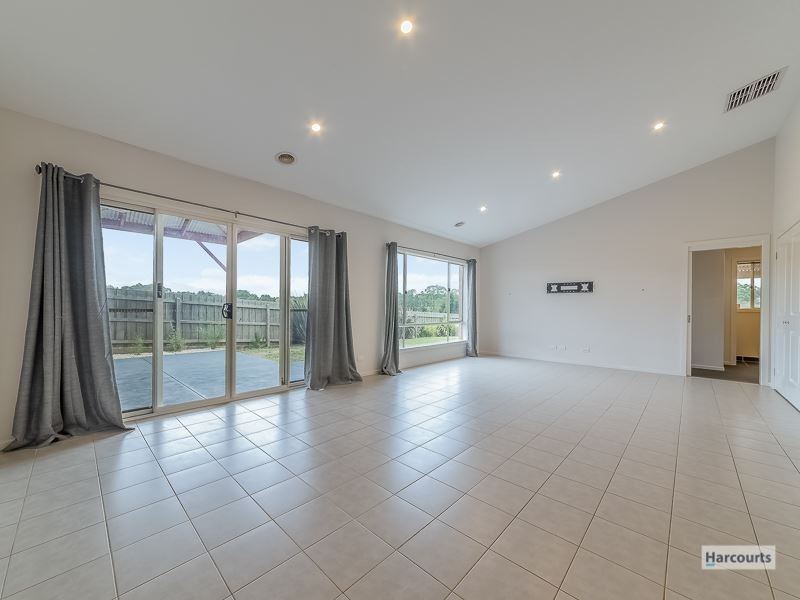 24 Harmon Drive, Drouin VIC 3818