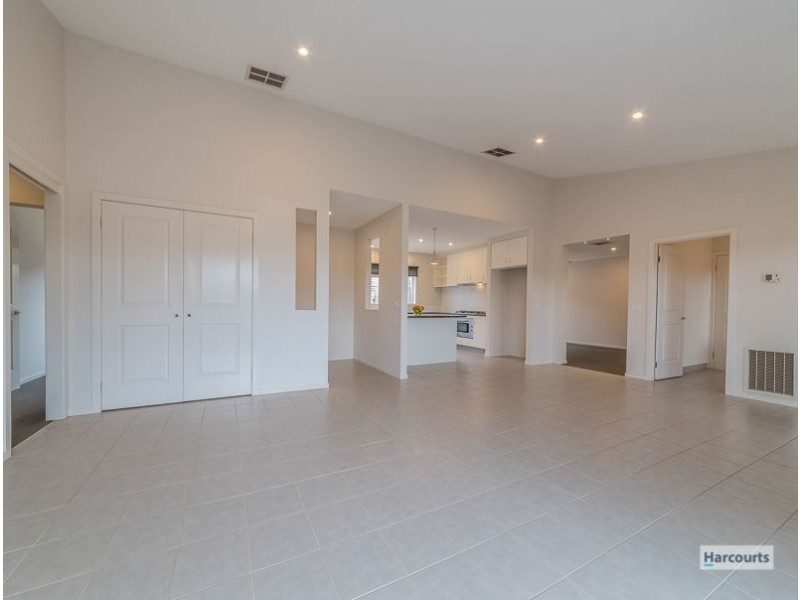 24 Harmon Drive, Drouin VIC 3818