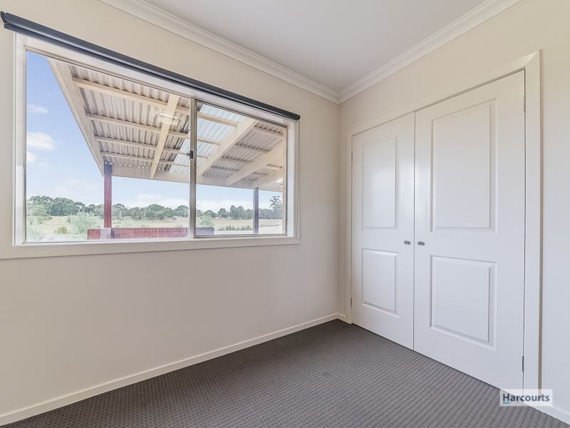 24 Harmon Drive, Drouin VIC 3818