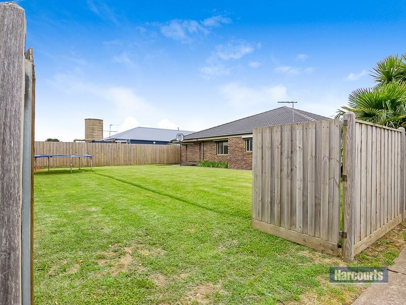 29 Norman Road, Drouin VIC 3818
