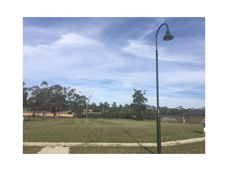 26 Amberly Drive, Drouin VIC 3818