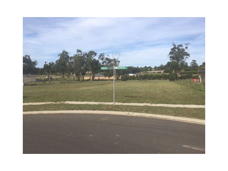 26 Amberly Drive, Drouin VIC 3818