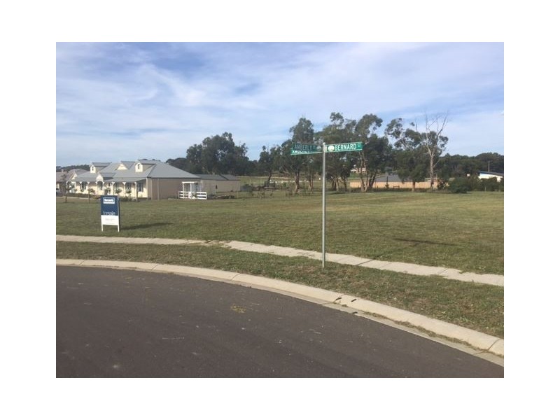 26 Amberly Drive, Drouin VIC 3818