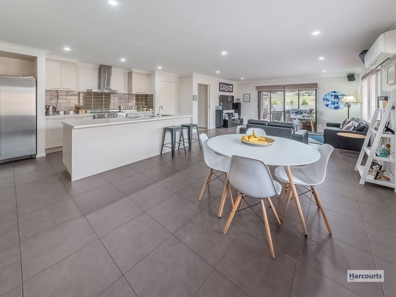 5 Samuel Drive, Drouin VIC 3818