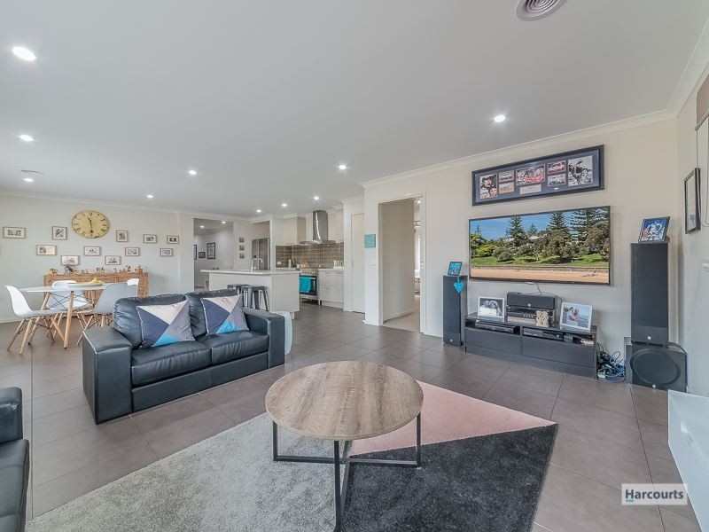 5 Samuel Drive, Drouin VIC 3818