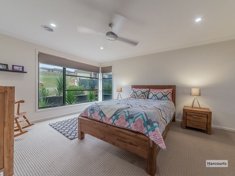 5 Samuel Drive, Drouin VIC 3818