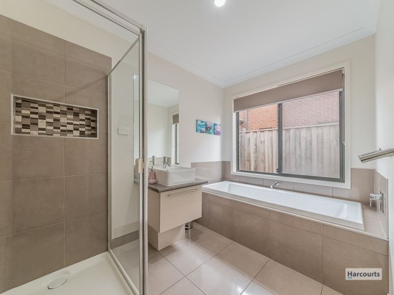 5 Samuel Drive, Drouin VIC 3818