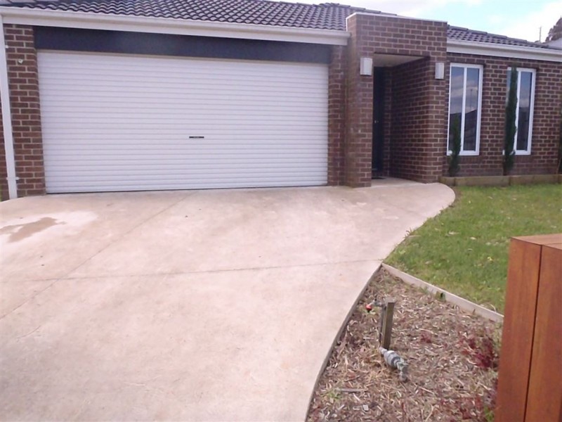 1 Namel Court, Drouin VIC 3818