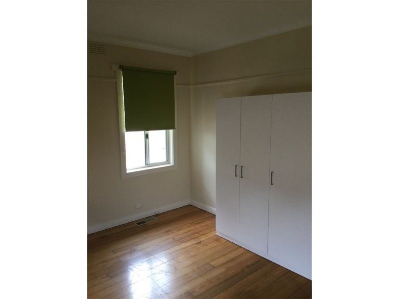 8 Bertram Street, Drouin VIC 3818