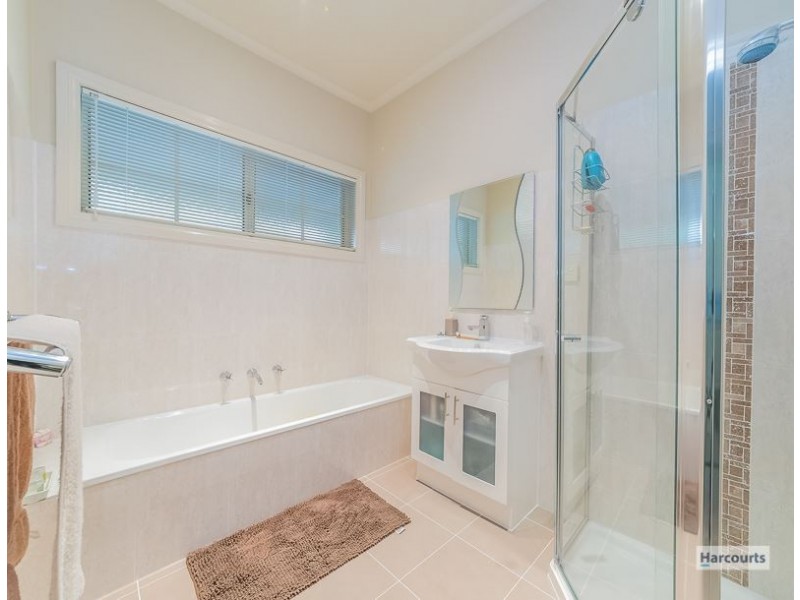 6 Sherwood Court, Drouin VIC 3818