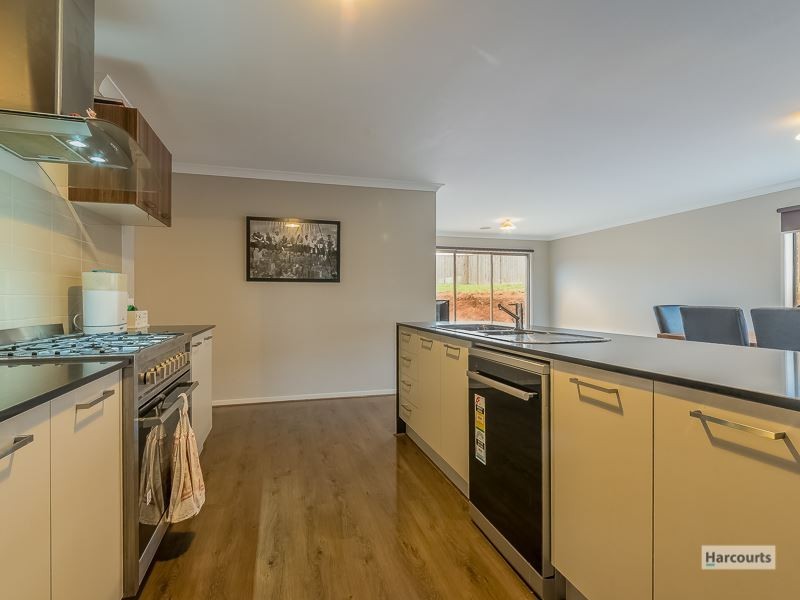 87 Jackson Drive, Drouin VIC 3818