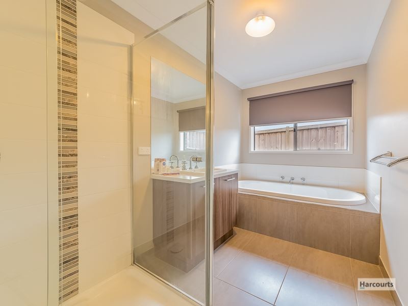 87 Jackson Drive, Drouin VIC 3818