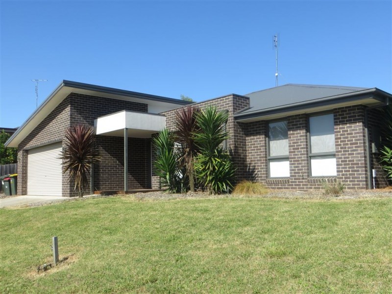 24 McMillan Drive, Warragul VIC 3820