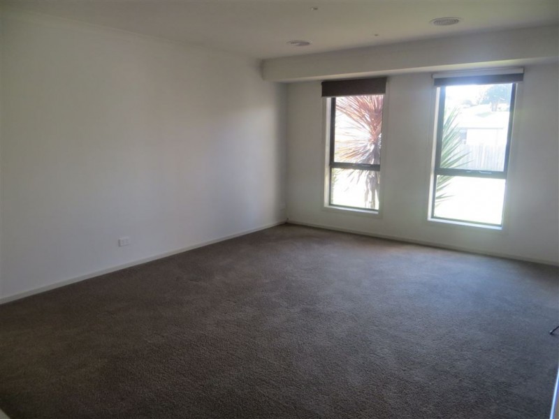 24 McMillan Drive, Warragul VIC 3820