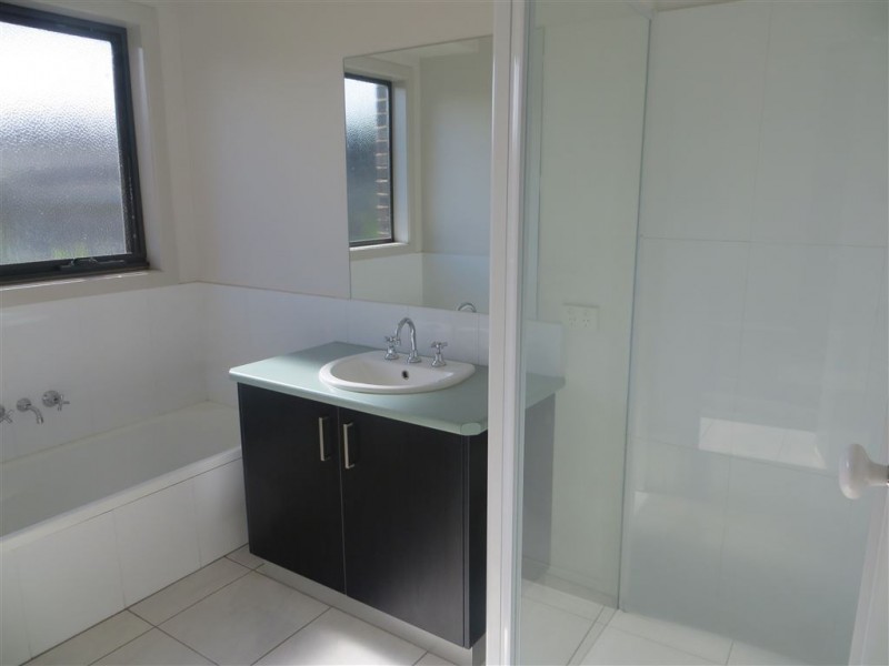 24 McMillan Drive, Warragul VIC 3820