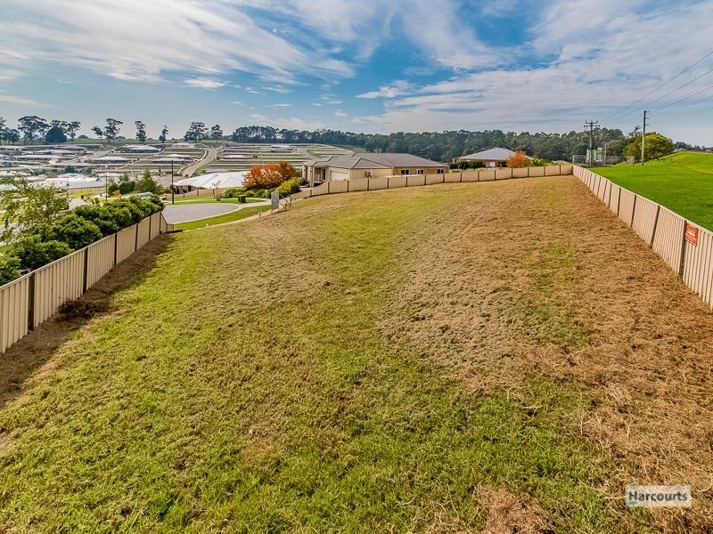 9 Crystal Court, Drouin VIC 3818