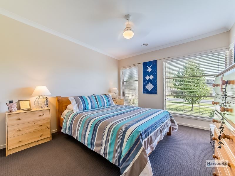 4 Rivendale Crescent, Drouin VIC 3818