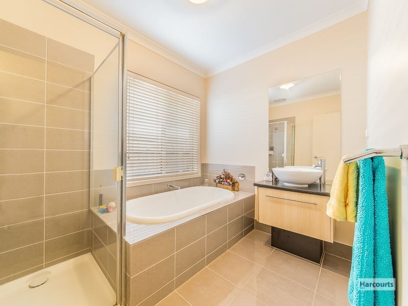 4 Rivendale Crescent, Drouin VIC 3818