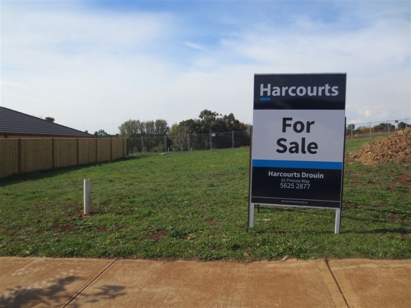 73 Jackson Drive, Drouin VIC 3818