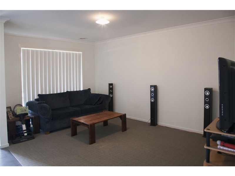 13 Harmon Drive, Drouin VIC 3818
