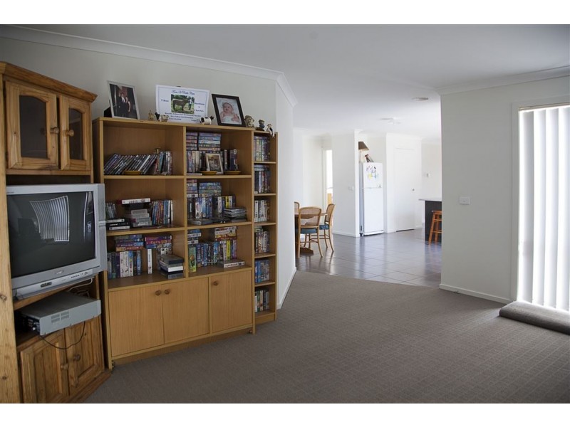 13 Harmon Drive, Drouin VIC 3818