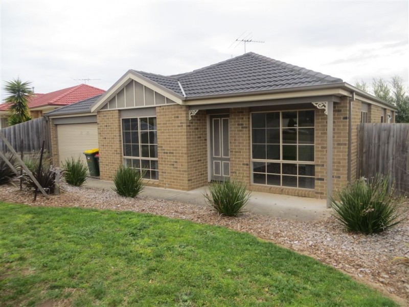 2 Emma Close, Drouin VIC 3818