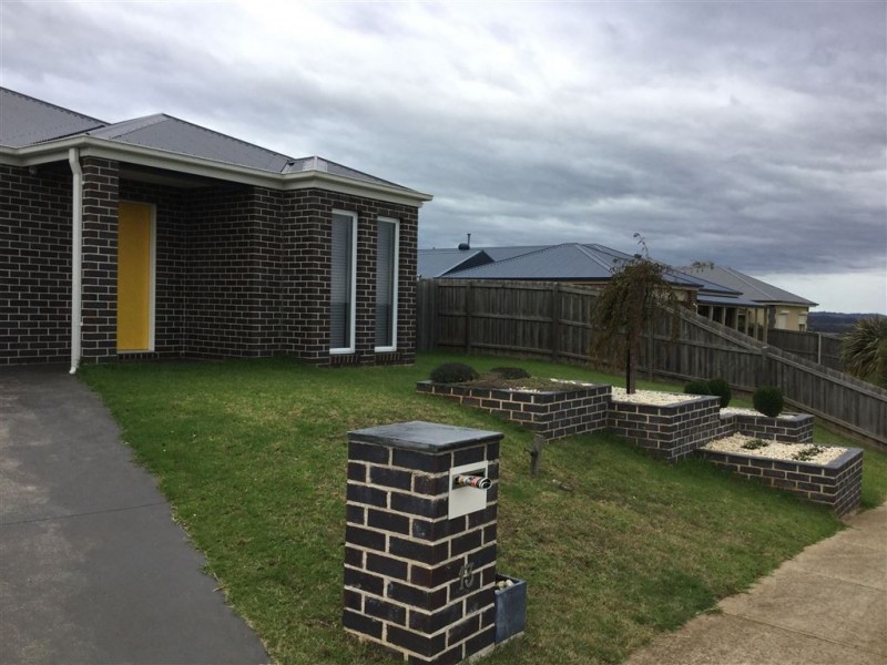 13 Mayfair Avenue, Drouin VIC 3818