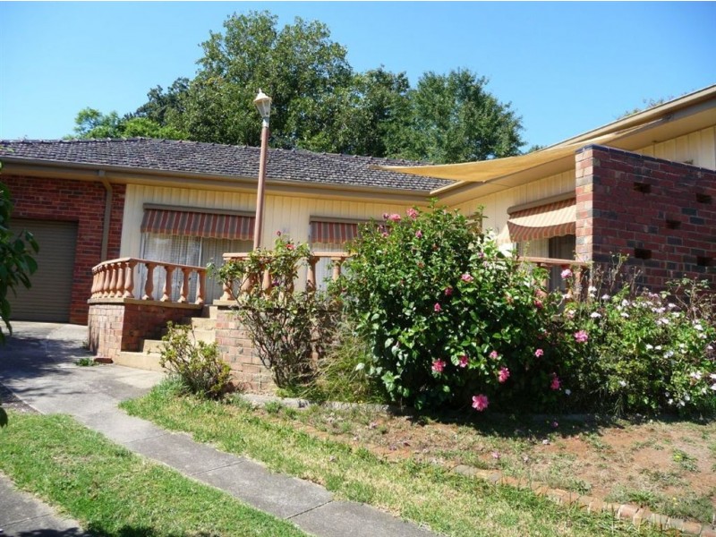 6 Balmoral Crescent, Drouin VIC 3818