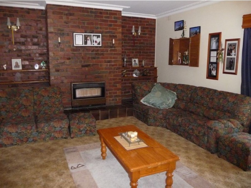 6 Balmoral Crescent, Drouin VIC 3818