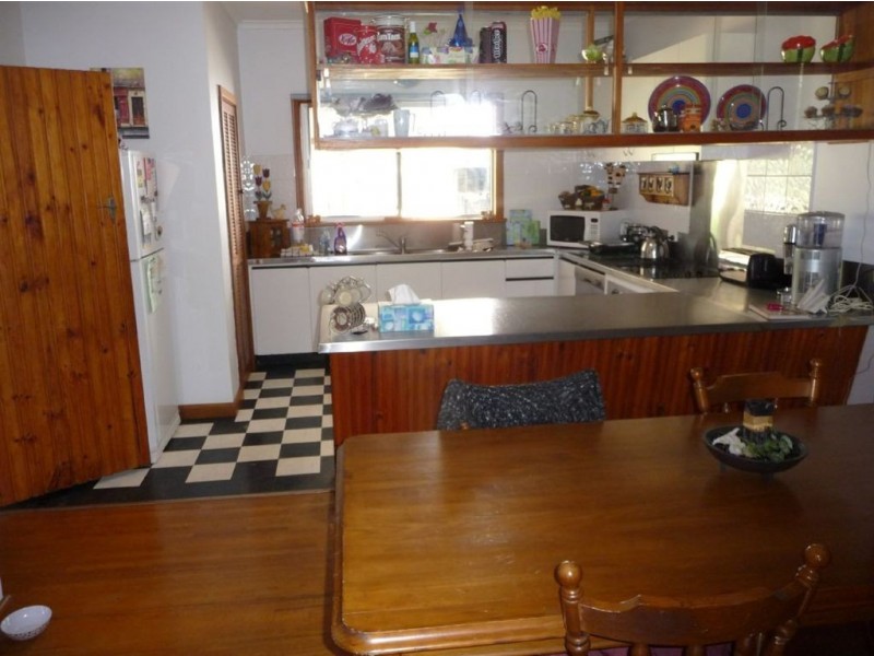 6 Balmoral Crescent, Drouin VIC 3818