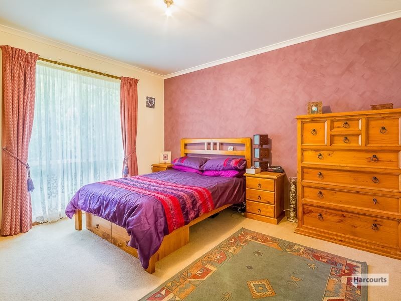 4 Railway Avenue, Garfield VIC 3814