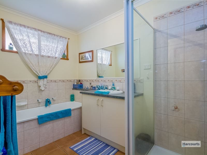 4 Railway Avenue, Garfield VIC 3814